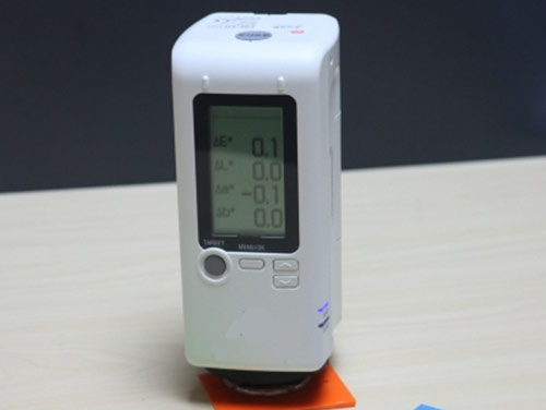 色差儀校準(zhǔn)用黑板還是白板？